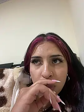 Snapshot of Hilary_pinkk chatting on 02-23-25, 05:39 Hilary pinkk online show from 02-23-25, 05:39