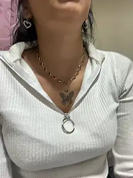 Snapshot of Hilary_pinkk chatting on 03-19-25, 01:10 Hilary pinkk online show from 03-19-25, 01:10