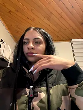 Snapshot of Hilary_pinkk chatting on 10-11-25, 01:38 Hilary pinkk online show from 10-11-25, 01:38