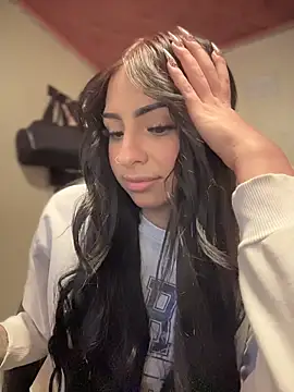 Snapshot of Hilary_pinkk chatting on 11-14-25, 01:59 Hilary pinkk online show from 11-14-25, 01:59