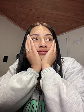 Snapshot of Hilary_pinkk chatting on 11-15-25, 02:53 Hilary pinkk online show from 11-15-25, 02:53