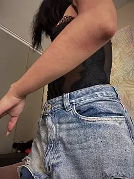 Snapshot of Hilary_pinkk chatting on 11-20-25, 02:56 Hilary pinkk online show from 11-20-25, 02:56