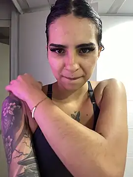 Snapshot of Hilary_pinkk chatting on 01-06-26, 11:07 Hilary pinkk online show from 01-06-26, 11:07