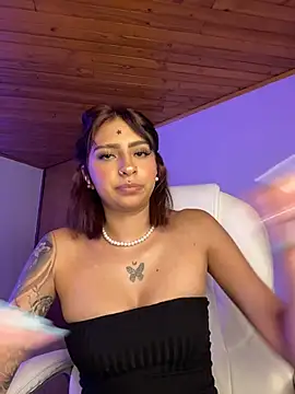 Snapshot of Hilary_pinkk chatting on 03-10-26, 02:05 Hilary pinkk online show from 03-10-26, 02:05