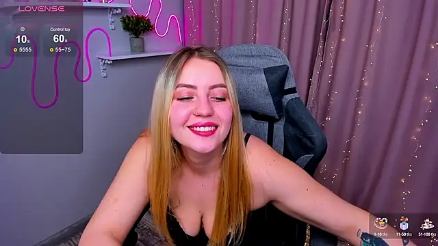 Snapshot of Ashley_Rous chatting on 02-21-25, 06:18 Ashley Rous online show from 02-21-25, 06:18