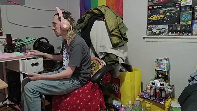 tallnerdyguy online show from 04-15-26, 02:18