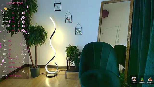 Snapshot of margeriTirell chatting on 01-16-25, 08:11 margeriTirell online show from 01-16-25, 08:11