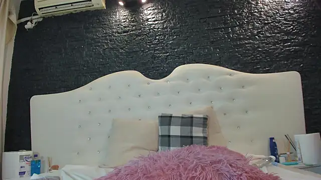 LaurynCopper online show from 02-02-25, 10:46