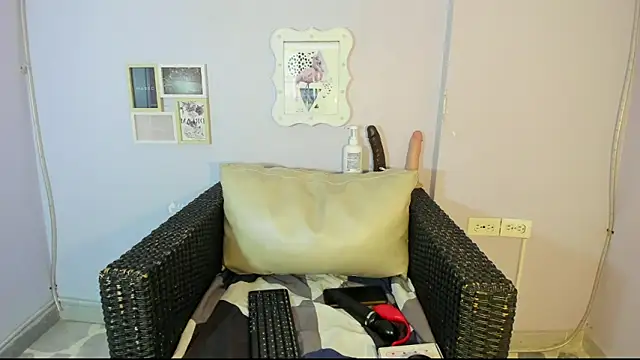 Snapshot of shaidyscott chatting on 10-20-25, 03:07 shaidyscott online show from 10-20-25, 03:07