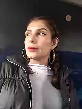 Snapshot of Alysson-- chatting on 02-17-25, 01:21 Alysson-- online show from 02-17-25, 01:21