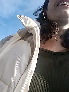 Snapshot of Alysson-- chatting on 03-10-25, 01:21 Alysson-- online show from 03-10-25, 01:21