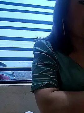 Snapshot of Alysson-- chatting on 03-19-25, 12:23 Alysson-- online show from 03-19-25, 12:23