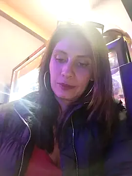 Snapshot of Alysson-- chatting on 03-20-25, 11:23 Alysson-- online show from 03-20-25, 11:23