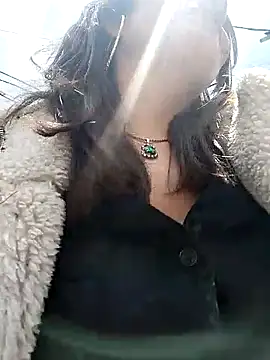 Snapshot of Alysson-- chatting on 03-21-25, 06:07 Alysson-- online show from 03-21-25, 06:07