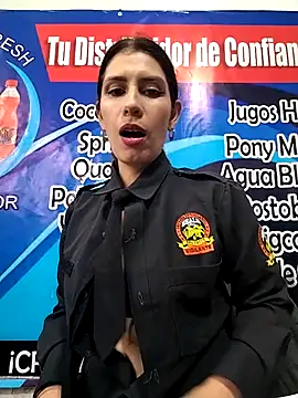 Snapshot of Alysson-- chatting on 09-17-25, 01:02 Alysson-- online show from 09-17-25, 01:02