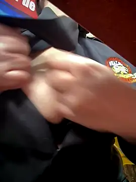 Snapshot of Alysson-- chatting on 11-10-25, 04:17 Alysson-- online show from 11-10-25, 04:17