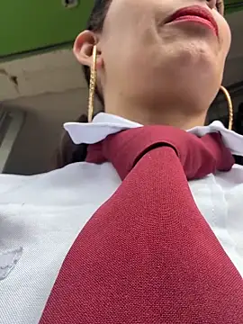 Snapshot of Alysson-- chatting on 12-19-25, 02:24 Alysson-- online show from 12-19-25, 02:24