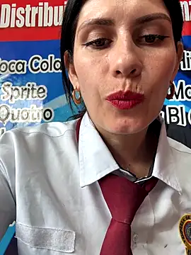 Snapshot of Alysson-- chatting on 01-05-26, 05:27 Alysson-- online show from 01-05-26, 05:27