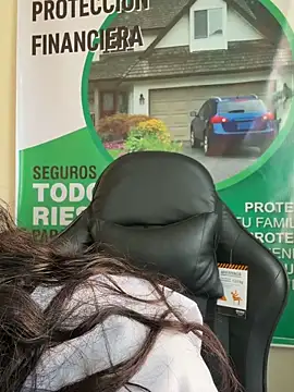 Snapshot of Alysson-- chatting on 02-05-26, 01:27 Alysson-- online show from 02-05-26, 01:27