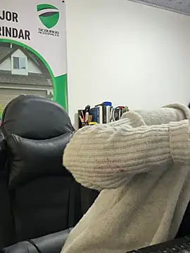 Snapshot of Alysson-- chatting on 02-11-26, 02:22 Alysson-- online show from 02-11-26, 02:22