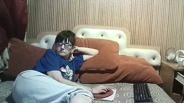 Snapshot of AlanaLaDream chatting on 09-24-25, 01:47 AlanaLaDream online show from 09-24-25, 01:47