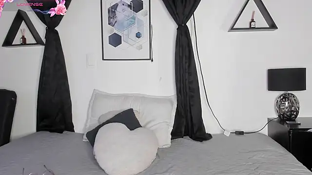 Khenta Michells online show from 03-12-26, 10:43