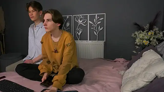 Snapshot of AndrewwCarter2 chatting on 01-09-26, 07:37 AndrewwCarter2 online show from 01-09-26, 07:37