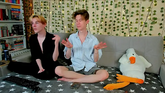 Snapshot of AndrewwCarter2 chatting on 03-05-26, 08:27 AndrewwCarter2 online show from 03-05-26, 08:27