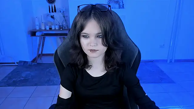 Elainebeness online show from 12-29-24, 09:41