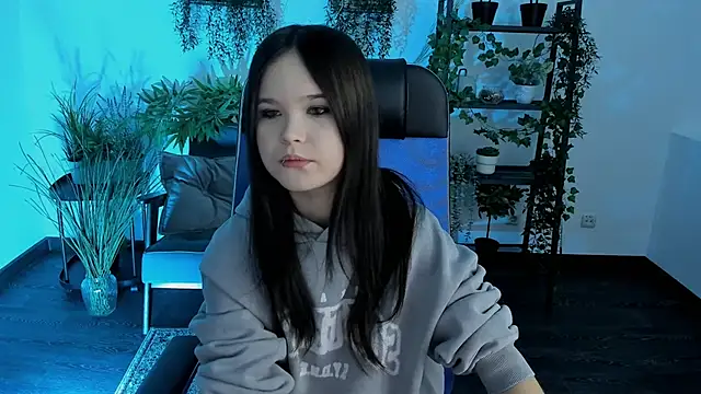 Elainebeness online show from 12-21-25, 07:21