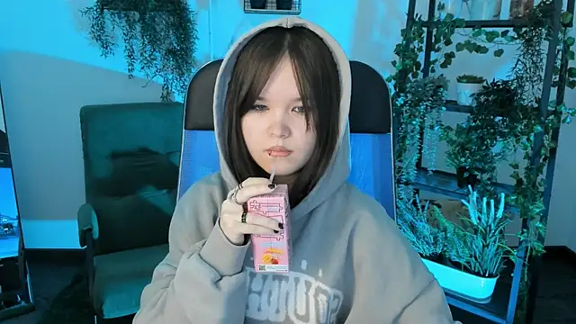 Elainebeness online show from 04-24-26, 08:33