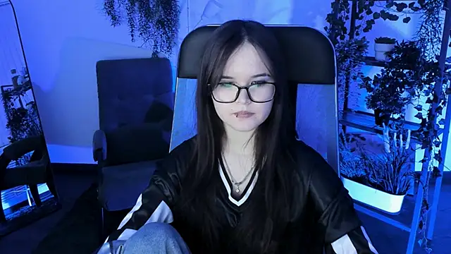 Elainebeness online show from 04-28-26, 04:34