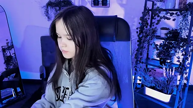 Elainebeness online show from 04-29-26, 05:17