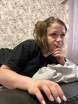 LizzyShine online show from 03-18-25, 03:42