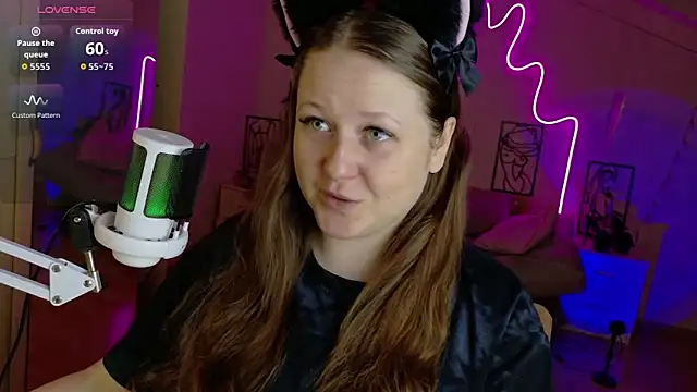 LizzyShine online show from 10-14-25, 04:08