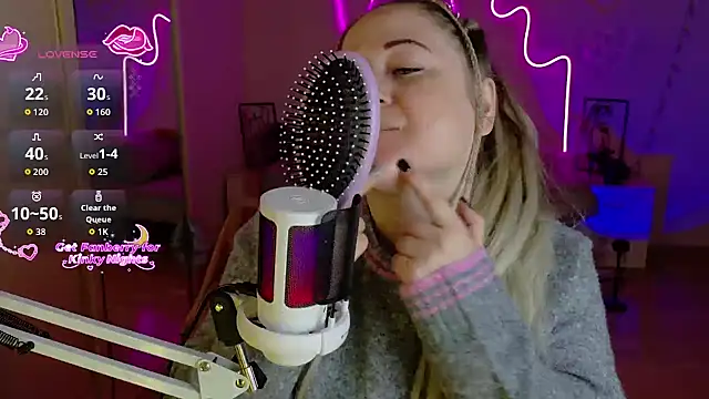 LizzyShine online show from 12-21-25, 04:47