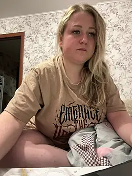 LizzyShine online show from 04-28-26, 07:19