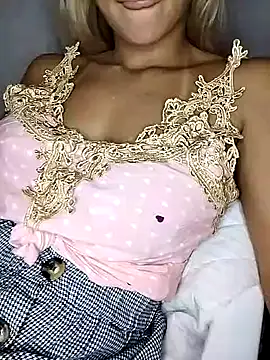 Snapshot of fofinhaa12 chatting on 03-14-25, 01:46 fofinhaa12 online show from 03-14-25, 01:46