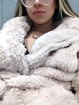 Snapshot of fofinhaa12 chatting on 10-07-25, 04:04 fofinhaa12 online show from 10-07-25, 04:04