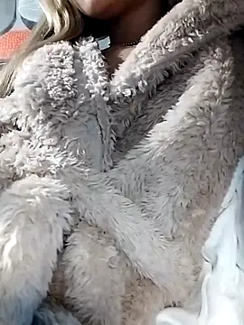 Snapshot of fofinhaa12 chatting on 11-27-25, 03:03 fofinhaa12 online show from 11-27-25, 03:03