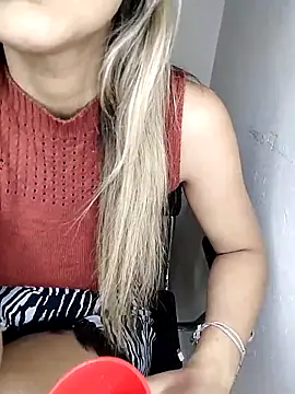 fofinhaa12 online show from 04-06-26, 05:47