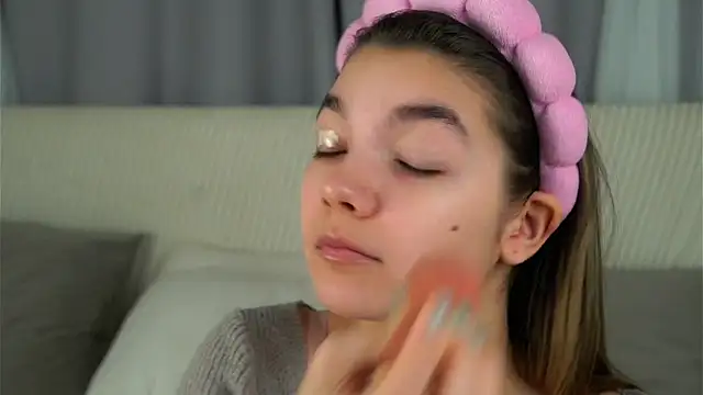 Snapshot of VeronaAppleberry chatting on 10-22-25, 11:32 VeronaAppleberry online show from 10-22-25, 11:32