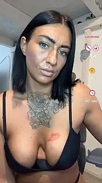 Snapshot of IntiMia chatting on 02-25-26, 08:35 IntiMia online show from 02-25-26, 08:35