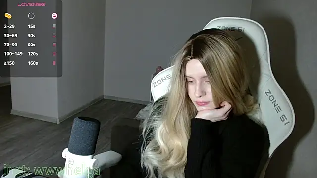 Snapshot of LizaKisses chatting on 12-16-25, 04:12 LizaKisses online show from 12-16-25, 04:12