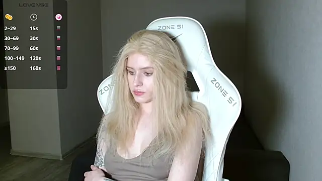 Snapshot of LizaKisses chatting on 02-19-26, 01:07 LizaKisses online show from 02-19-26, 01:07