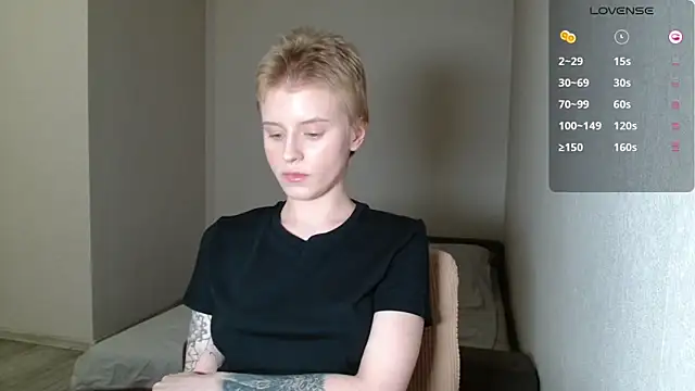 Snapshot of LizaKisses chatting on 03-12-26, 02:01 LizaKisses online show from 03-12-26, 02:01