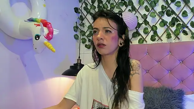 Snapshot of lauren_evans96 chatting on 10-23-25, 03:28 lauren evans96 online show from 10-23-25, 03:28