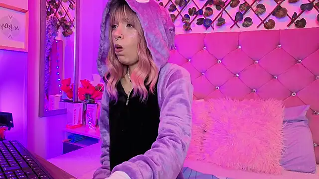 Snapshot of lauren_evans96 chatting on 02-18-26, 02:18 lauren evans96 online show from 02-18-26, 02:18