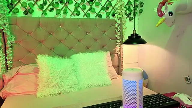 Snapshot of lauren_evans96 chatting on 02-21-26, 03:18 lauren evans96 online show from 02-21-26, 03:18