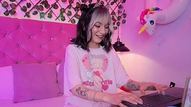 Snapshot of lauren_evans96 chatting on 03-08-26, 03:54 lauren evans96 online show from 03-08-26, 03:54